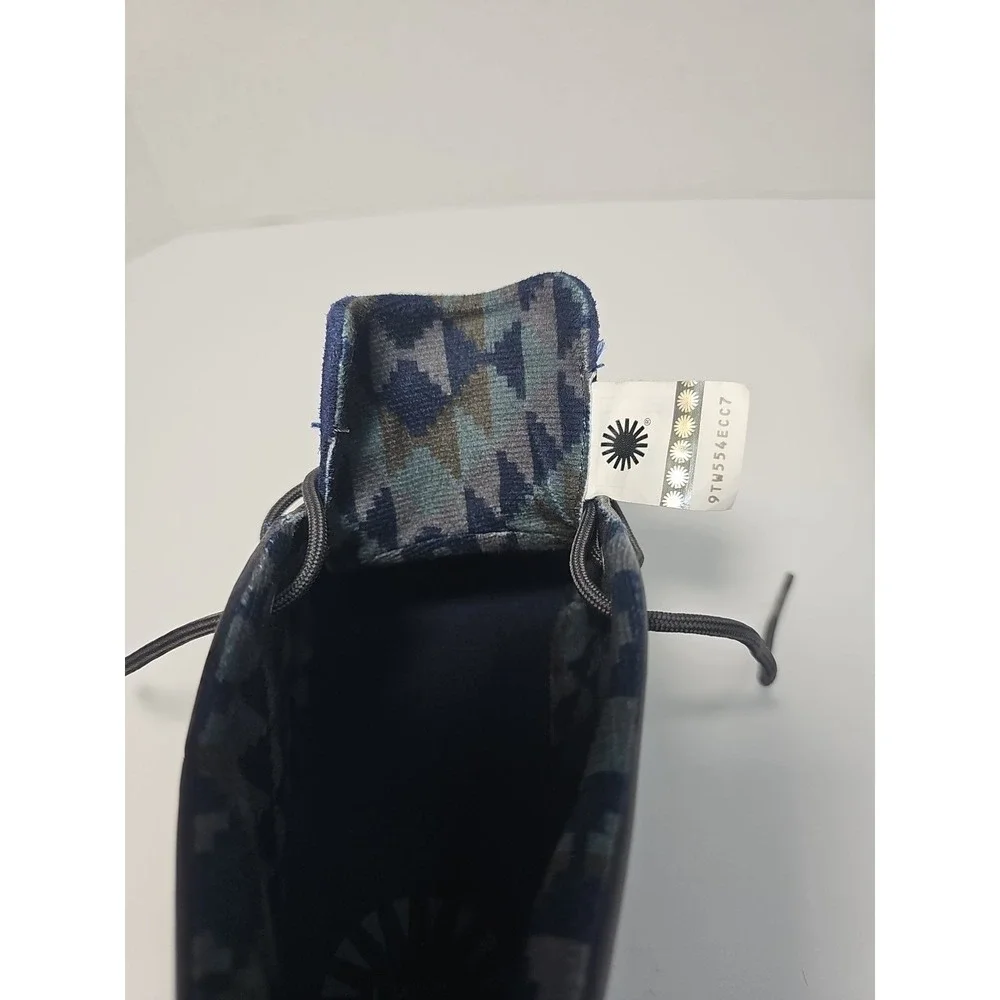 UGG K Canoe‎ Reflective Kids Shoes size 5Y